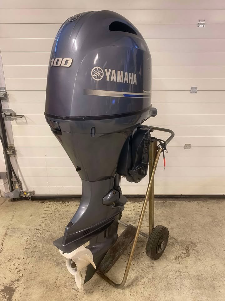 2021 F-100 HP YAMAHA 4 STROKE